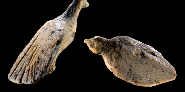 Winzige Vogelfiguren auf der Schwäbischen Alb entdeckt