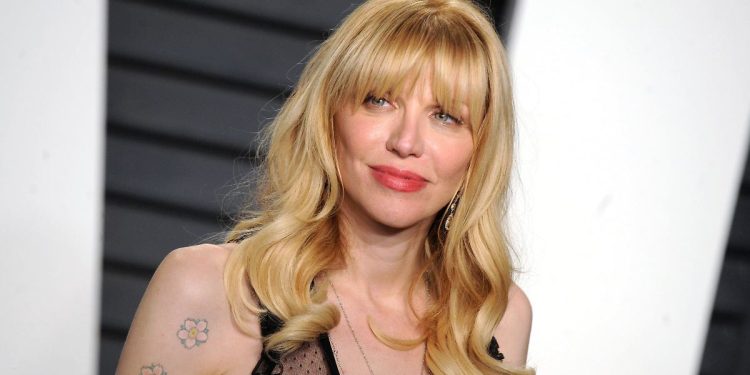 Courtney Love spricht über lebensbedrohliche Gesundheitskrise
