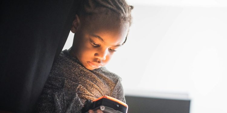 Frühe Social-Media-Nutzung mit schwächeren Schulleistungen verbunden
